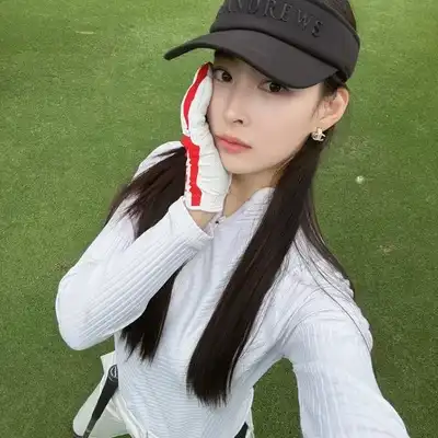 黄伟诗